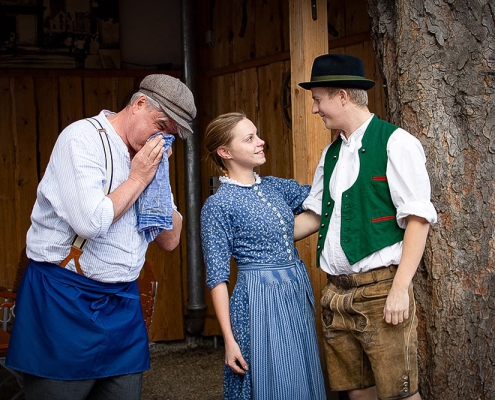 Wolfgang Warmdt als Gritsch, Julia Bauer als Maria, Dominik Stöckel als Franz